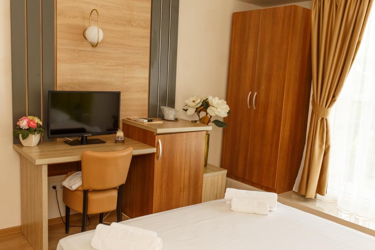 Grand Hotel Astoria Мамая Екстериор снимка